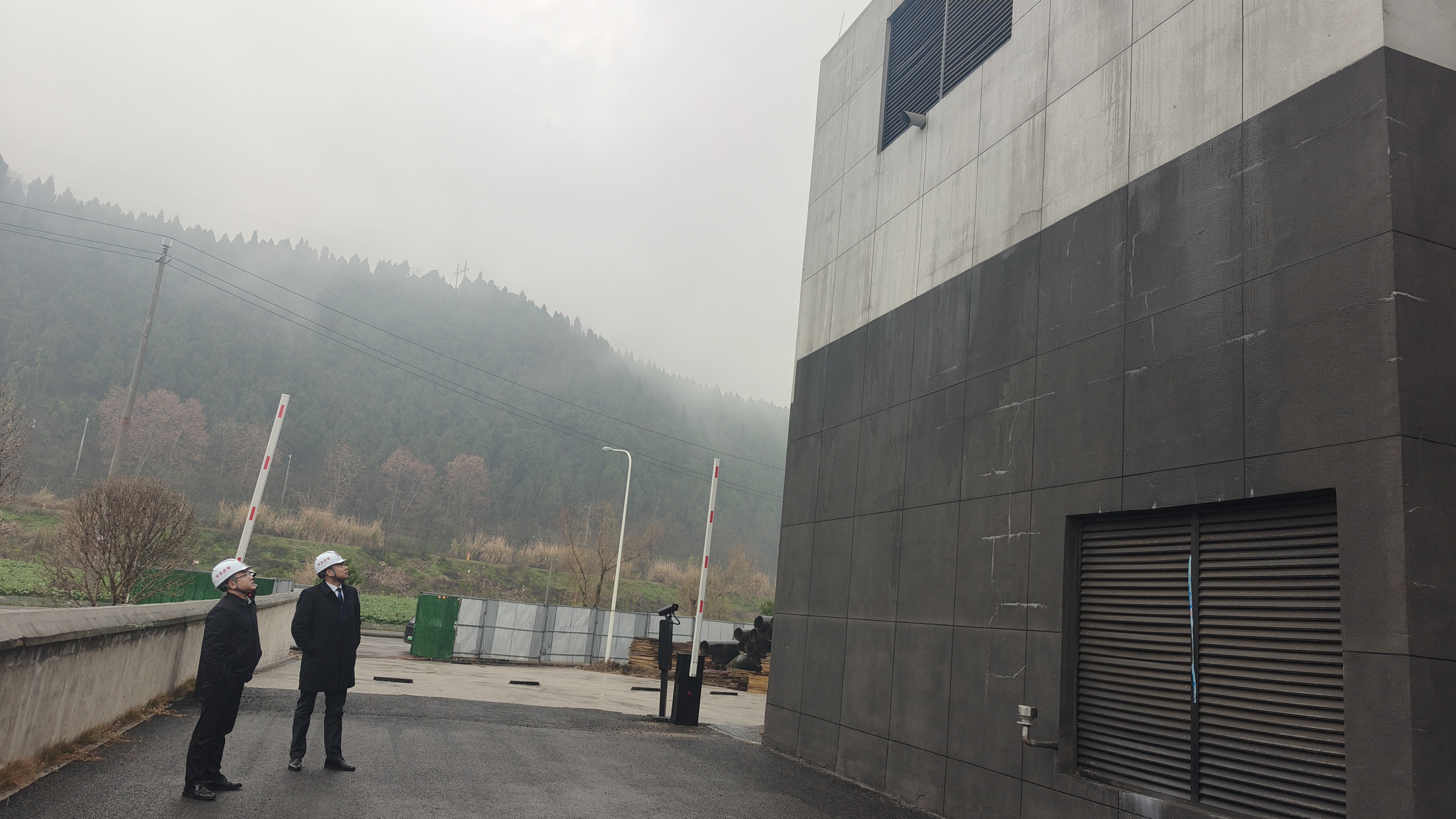 总经理王嘉勇一行视察厂房二期 项目(22)(1).jpg