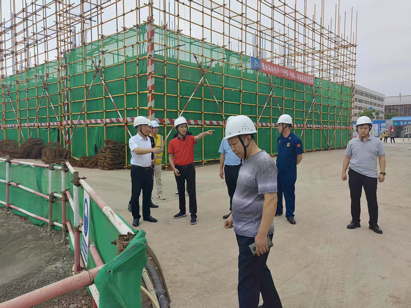 集团公司光微电子产业园建设项目迎接经开区节前安全工作专项检查