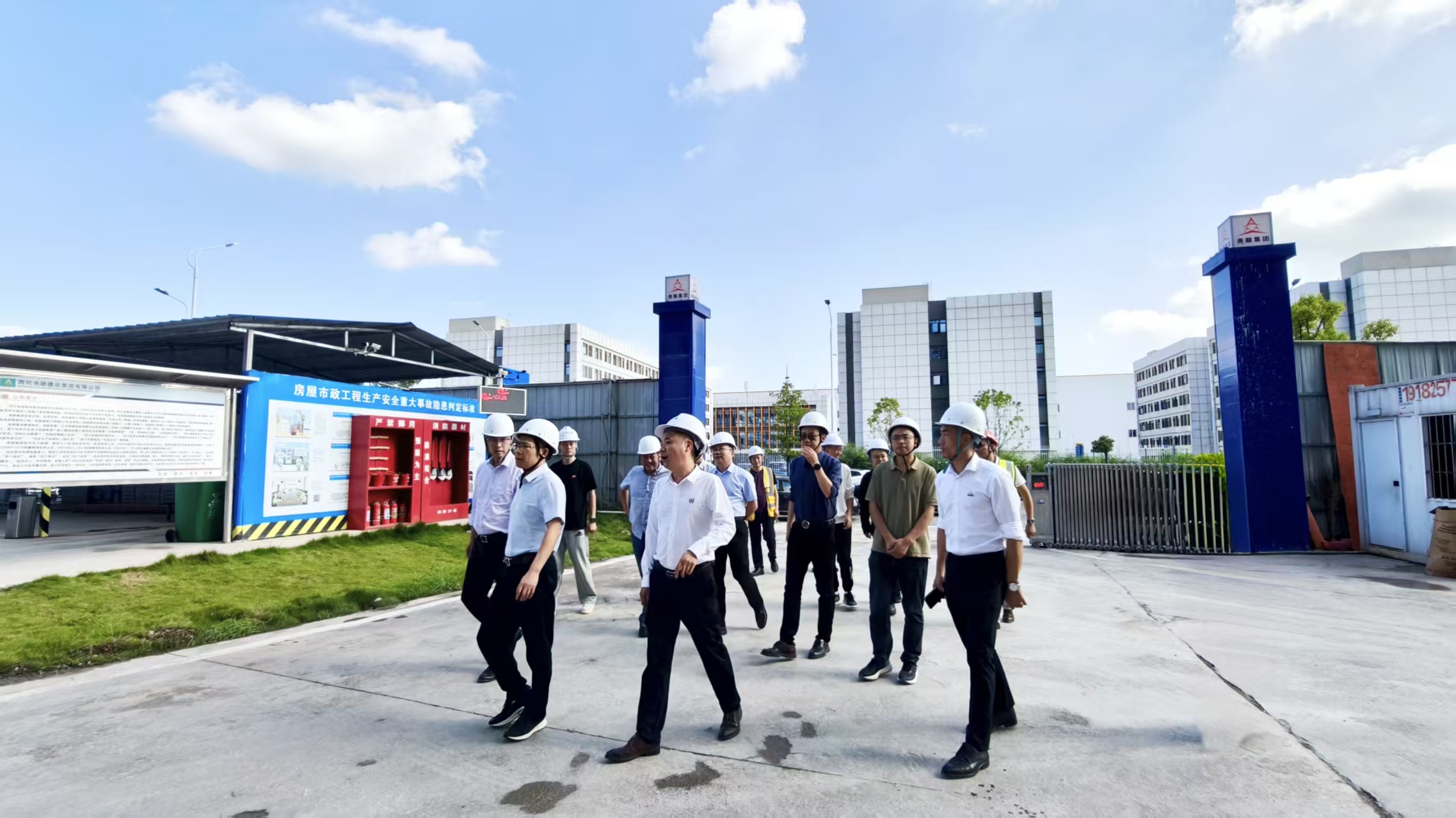 光微电子产业园建设项目 迎接市领导节前安全工作专项检查